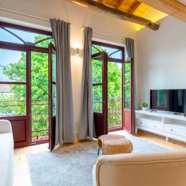 Plaza Apartments by HostWise, hotel di Guimarães