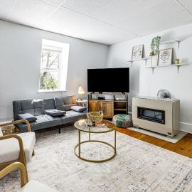 Explore Dtwn, Parks & Colleges: Cozy Worcester Apt