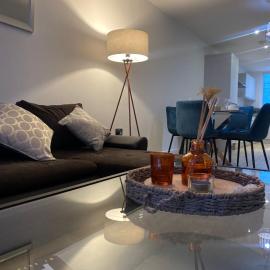 Spacious Central Manchester Apartment - Next To AO Arena & Picadilly Station - Local Attractions - Free Parking, hotel em Manchester