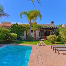 Charming Villa with Private Pool, BBQ, hotel Tarudantban