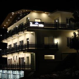 The Amore Hills, מלון בקנאטל
