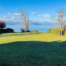 Appartement tout confort pieds dans l'eau avec vue imprenable , pause nature，Anthy的飯店