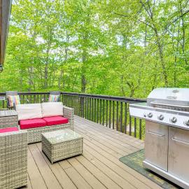 4 Mi to Massanutten Resort: Family Home w/ Views!, hotel in McGaheysville