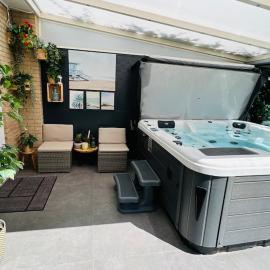 Modern and luxury vacation house, private Jacuzzi, hotel em Zoetermeer