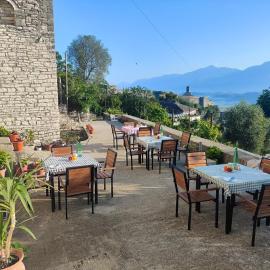 Guri Guesthouse, hotel in Gjirokastër