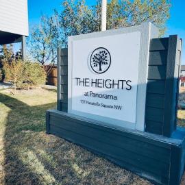 Cozy Private Room Near Calgary Airport with Parking, hotell i Calgary
