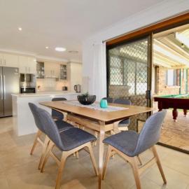 Coastal Getaway by Book Jervis Bay - Free Wifi, linen & Games Room, hotel Huskissonban