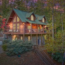 Relaxation Retreat - Pickleball Cabin - Wi-Fi, Fire Pit with Bar, EV, Game Room, Hot Tub, Pool Access - Mins to PF