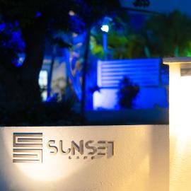 Sunset Lane Apartment Hotel, viešbutis mieste Saint James