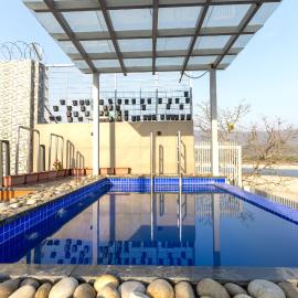 Heartland- Ganga Villa with Jacuzzi and private lift, hotel u gradu 'Rishīkesh'