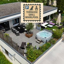 PENTHOUSE - 3 Schlafzimmer- sonnige Dachterrasse -Whirlpool & Alpenblick - Perfekt für Romantik oder Familienurlaub mit Kind, Hund willkommen - by FerienWohnenAmSee -, hotell i Überlingen