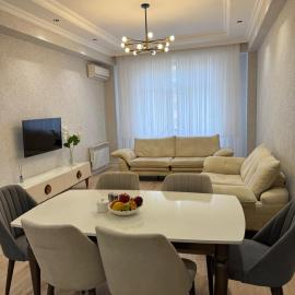 Mart's 3 room apartment, hotel sa Sumqayıt