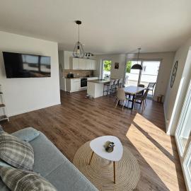 Exklusive COZY 3-Zi-Penthouse mit großer Dachterrasse Nähe Europa Park und Rulantica, hotel v destinácii Lahr