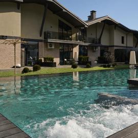 Twins Hotel & Spa, מלון בבוקובל