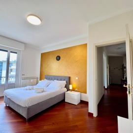 Family Space in Central Varese Bright & Large by Kibilù Affitti Brevi, hotel v destinácii Varese