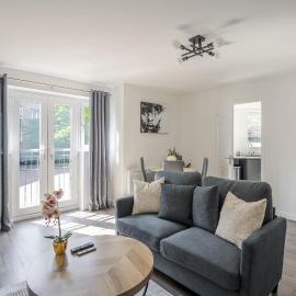 2 Luxurious Apartments with Free Parking near Chelmsford City