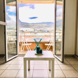 Beautiful studio with balcony, hotel in Gap