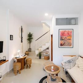 LaneHaus Pererenan unit 2, hotel in Munggu
