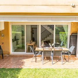Townhouse with Garden & Garage in Caños