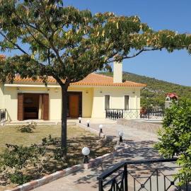 Villa Politimi at Aegina, hotel din Mesargos