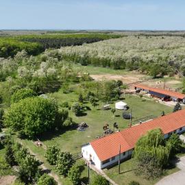 Akácliget Vendégház és Major, Hotel in Ófehértó