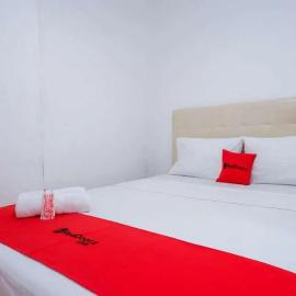 RedDoorz near Mall Ratu Indah 3, hótel í Balangberu