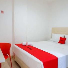 RedDoorz near Mall Ratu Indah 3, hotel v mestu Balangberu