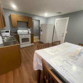 Comfy 3 Bed 1 Bath with Wifi in College and Restaurant Area