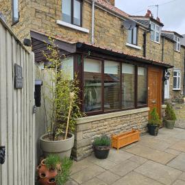 Gorgeous Two Bedroom Cottage, Pet Friendly!