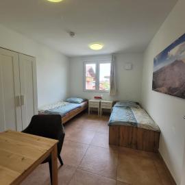 Pension Chen, 2 Doppelzimmer , EBK, separater Balkon, hotel v destinaci Griesstätt
