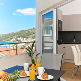 Apartmani Kristina, hotel in Seget Vranjica