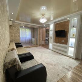 Apartment Plaza 2 х ком, hotel a Shymkent
