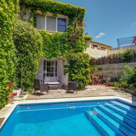 Masia Las Torres by Hello Homes Sitges, hotel v mestu Sitges
