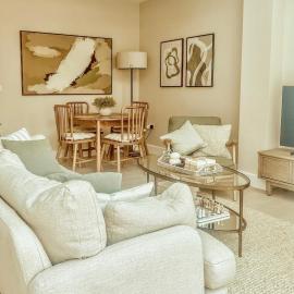 Stylish 3BD Townhouse in Central Winchester