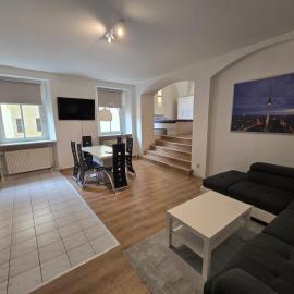 FERIENWOHNUNG 77m2 APARTMENT 2 RAUM WOHNUNG im ZITTAUER STADTZENTRUM INNENSTADT INNENRING TOP LAGE MARKT UND RATHAUS NÄHE