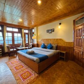 Sharda House, hotel a Manāli