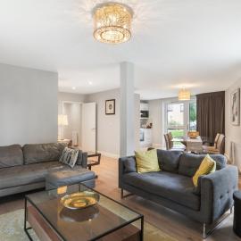 Modern 3BR Flat quick links to LDN & Heathrow, hotel en Shepperton