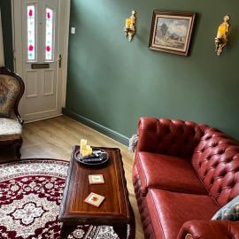 Robin’s Hollow: 2BD Home Near Wrexham AFC, Hotel in Wrexham