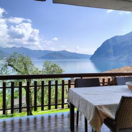 IseoLakeRental - Villa Luna, hotel u gradu Riva di Solto