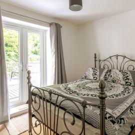 Stylish 2BD Family Hideaway in Dover, hotelli kohteessa Dover