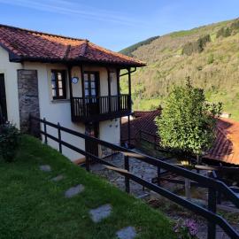 La Casina de Santulaya, готель у місті Adralés