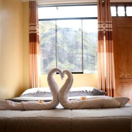 Hotel Everest، فندق في بيساك