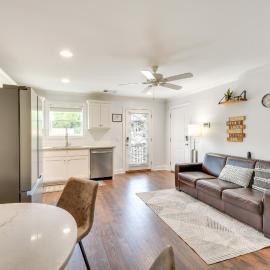 Walk to Shops & Dining: Downtown Condo in Helen, hotell sihtkohas Helen