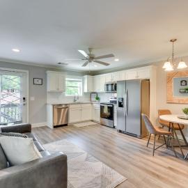 1 Block to Main St & River: Downtown Helen Condo, hotel u gradu 'Helen'