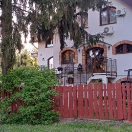 Gościniec Twoje Mazury nad jeziorem Śniardwy tuż obok plaży, hotel a Nowe Guty