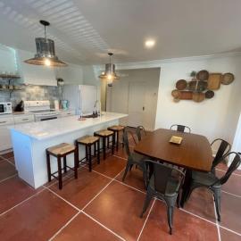 Martin Mill, Santa Fe Inspired Bungalow, 5 minutes to downtown, hotel in Knoxville
