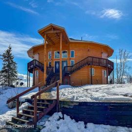 Majestic View Roundhouse - Peace Room, Hotel in Wasilla