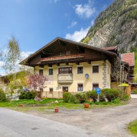 Schweizerhof Enzian, Hotel in Huben