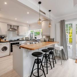 Modern Coastal Retreat, HotTub, Fire Pit, Pets welcome, hotel a Lymington
