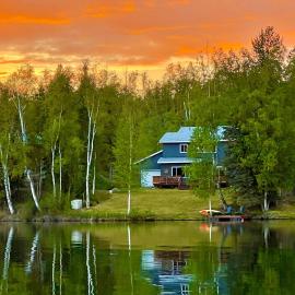 Serene Four Bedroom Lakefront Home, hotel i Wasilla